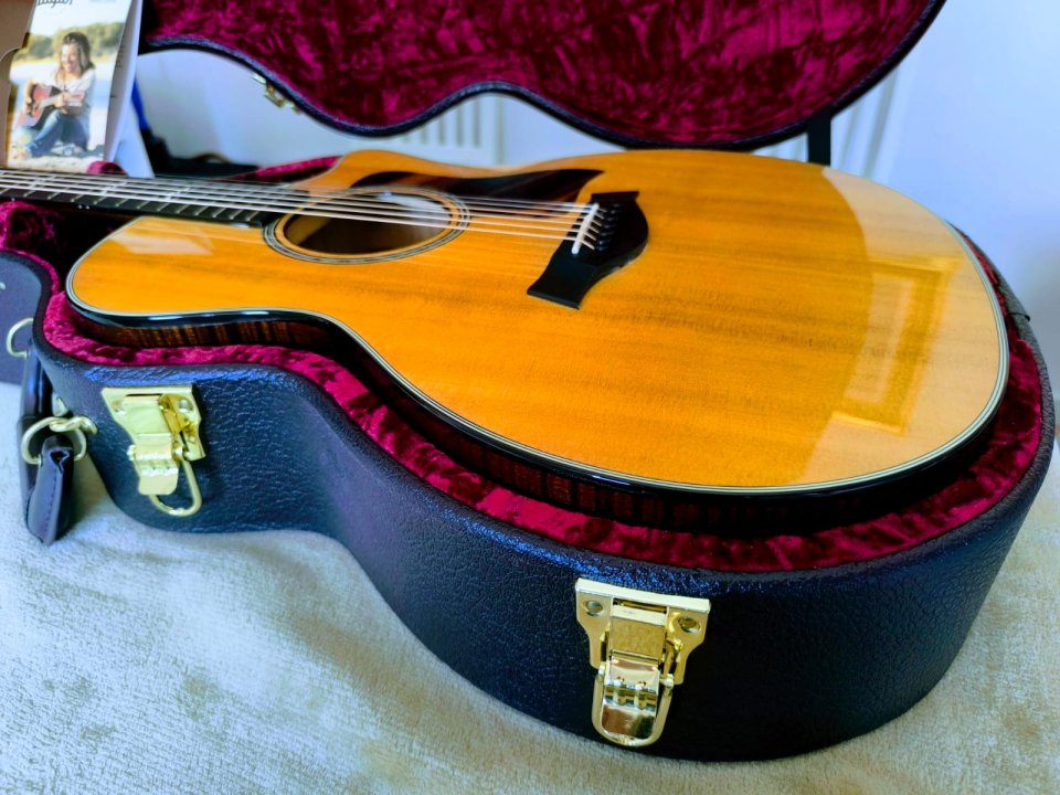 TAYLOR 614ce V-Class de segunda mano · Foto 2 de 10 · Sevilla · 2700 €