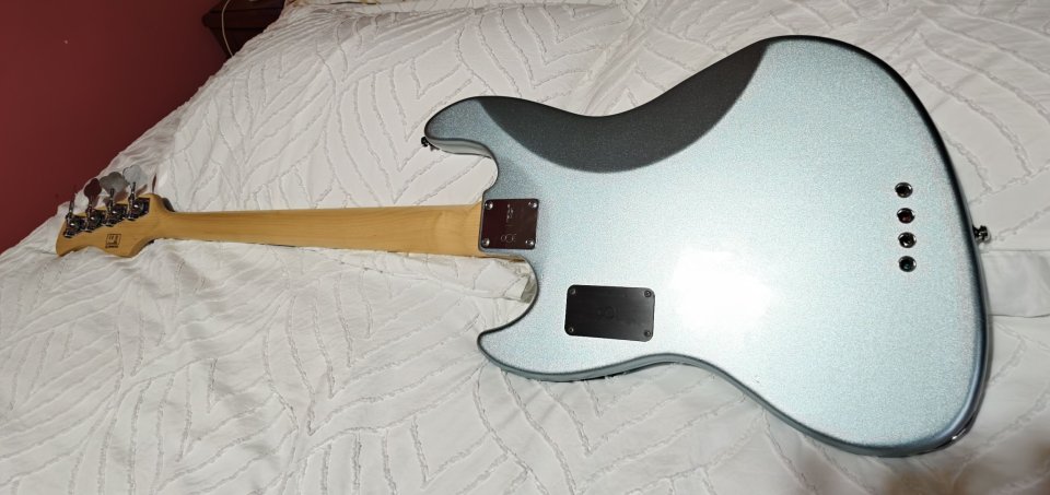 Sire Marcus Miller V7 Swamp Ash 2nd Gen LPB Lake Placid Blue mejorado