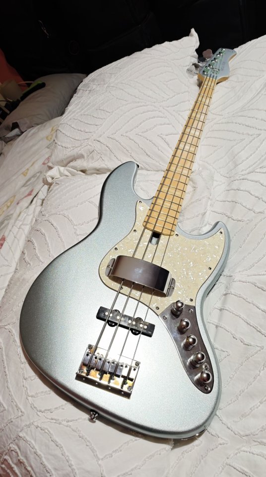 Sire Marcus Miller V7 Swamp Ash 2nd Gen LPB Lake Placid Blue mejorado