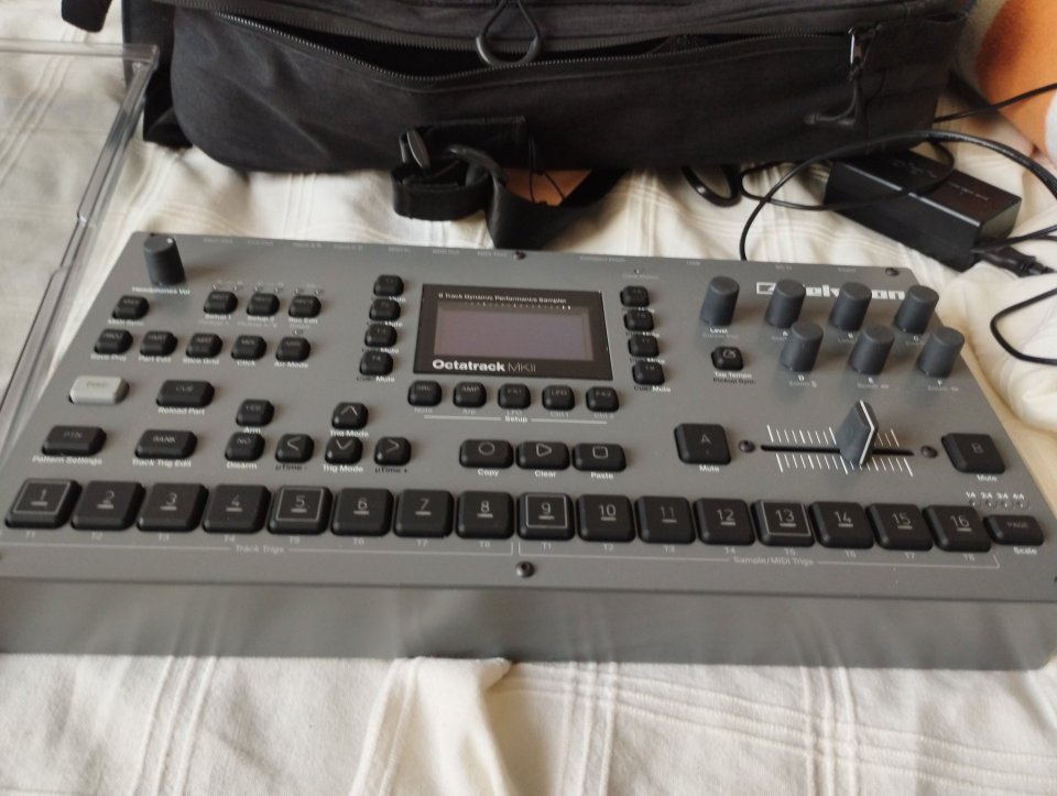 Electrón Octatrack MKII - pack completo de segunda mano · Foto 8 de 10 · Bizkaia · 1375 €