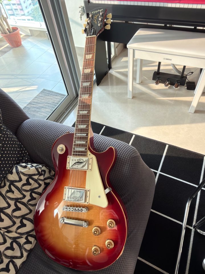 Epiphone Les Paul Standard con pastillas Gibson Burstbuckers 1, 2 de segunda mano · Foto 1 de 5 · Asturias · 500 €