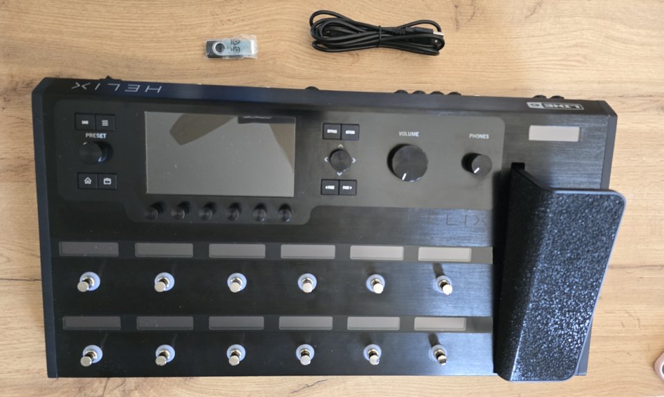 Line 6 Helix Floor + Funda Hx de segunda mano · Foto 5 de 8 · Burgos · 799 €