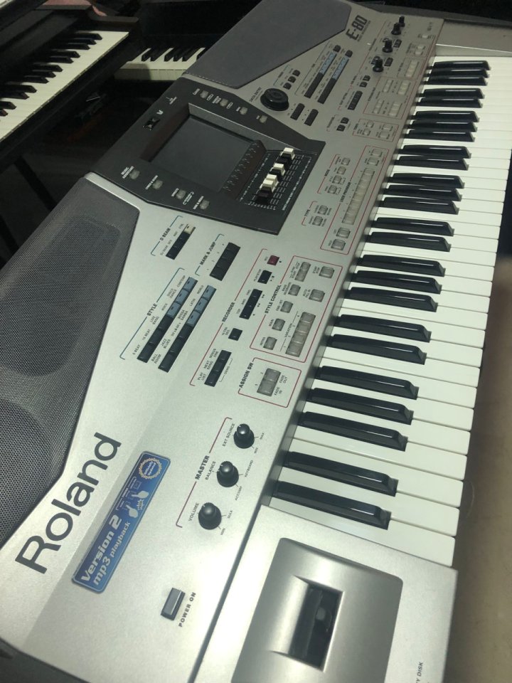 Roland E-80 Arranger / Ocasión - Por poco tiempo de segunda mano · Foto 1 de 7 · Valencia · 550 €
