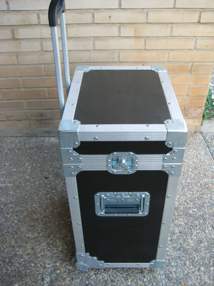 Flightcase para monitor de 12" o lo que quieras + ruedas+trolley
