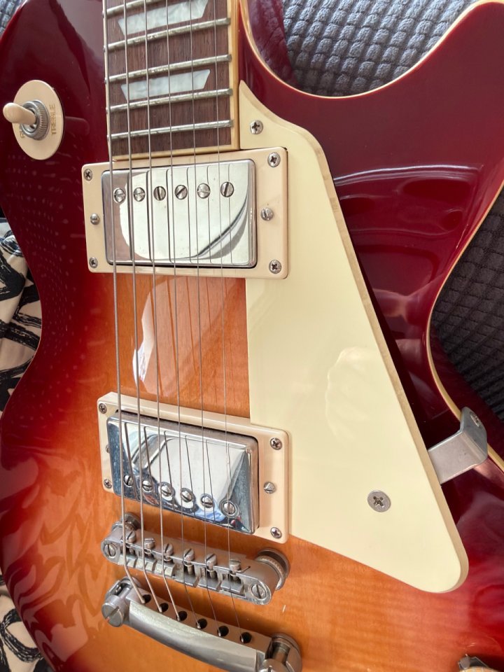 Epiphone Les Paul Standard con pastillas Gibson Burstbuckers 1, 2 de segunda mano · Foto 3 de 5 · Asturias · 500 €