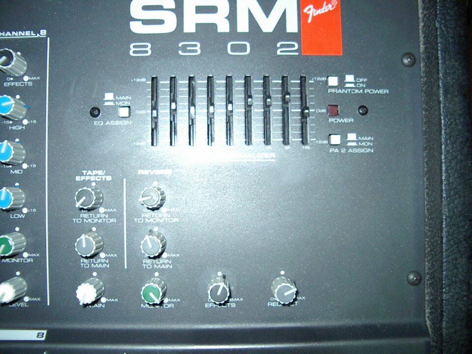 Mezclador y amplificador (etapa de potencia) Fender SRM 8302