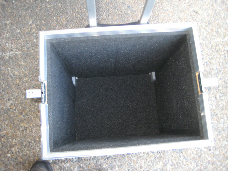 Flightcase para monitor de 12" o lo que quieras + ruedas+trolley