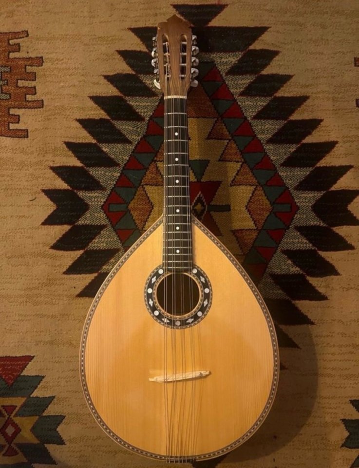 Mandola de madera de peral