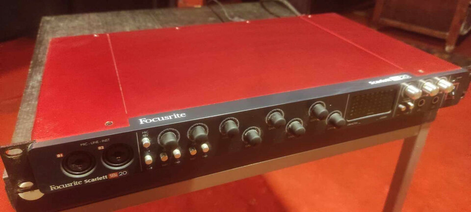 INTERFACE FOCUSRITE SCARLETT 18i20 de segunda mano · Foto 3 de 5 · León · 250 €