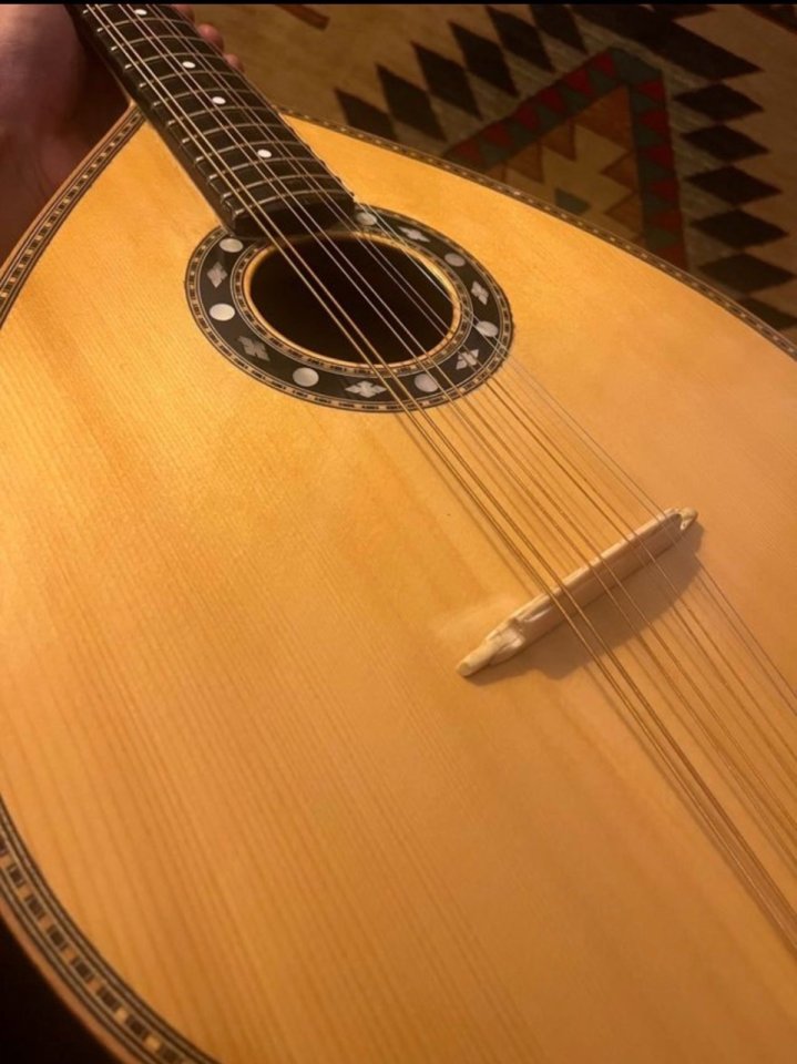 Mandola de madera de peral
