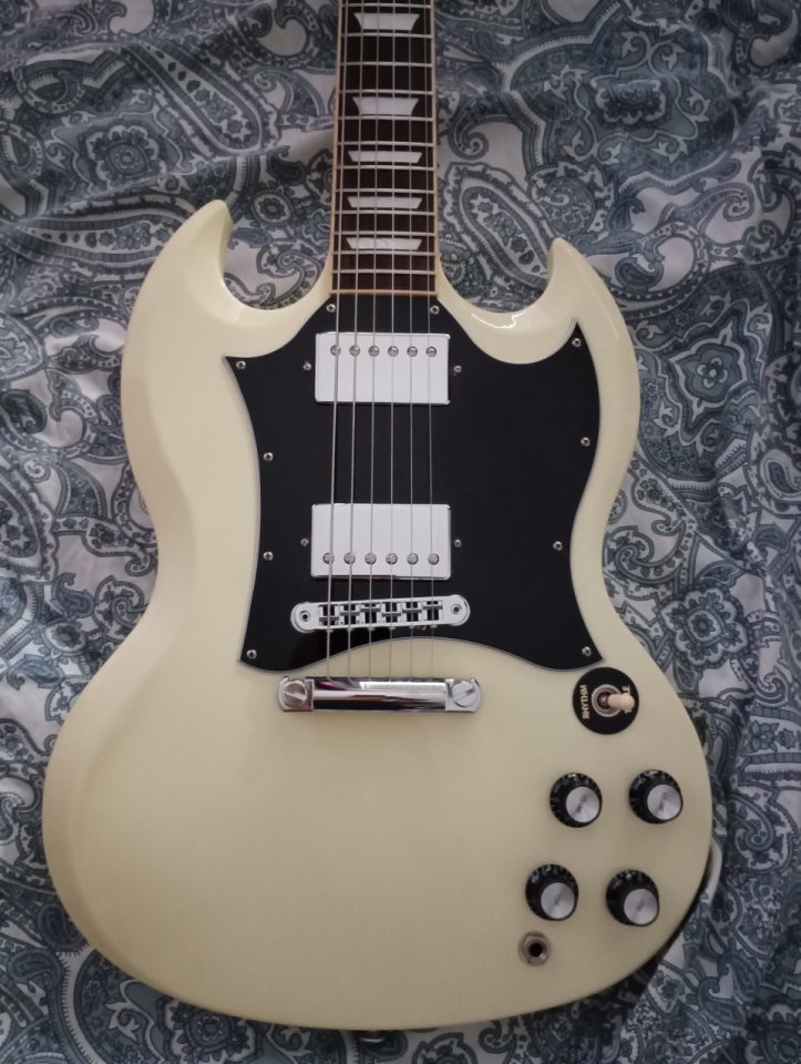 GIBSON SG Standard Classic White de segunda mano · Foto 1 de 9 · Madrid · 1290 €