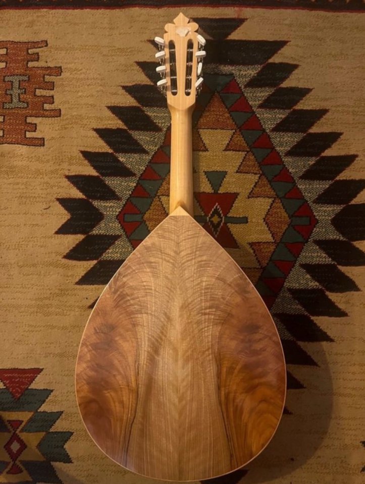 Mandola de madera de peral