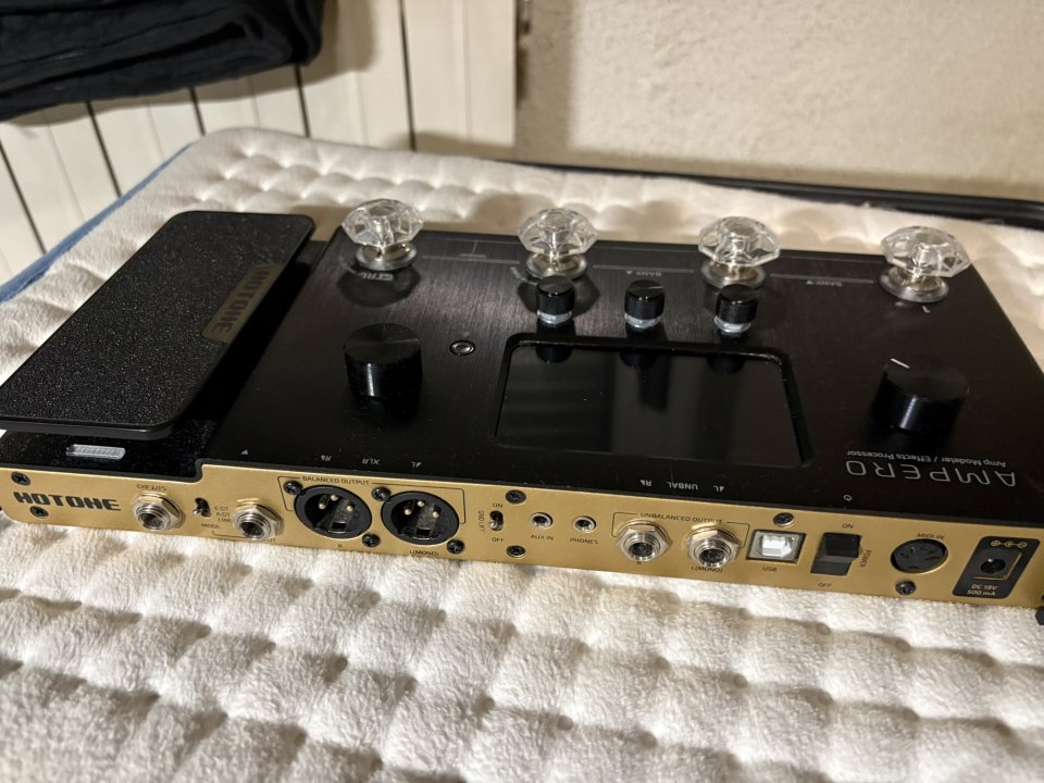 Pedalera multiefectos y modelador de amplificadores Hotone Ampero