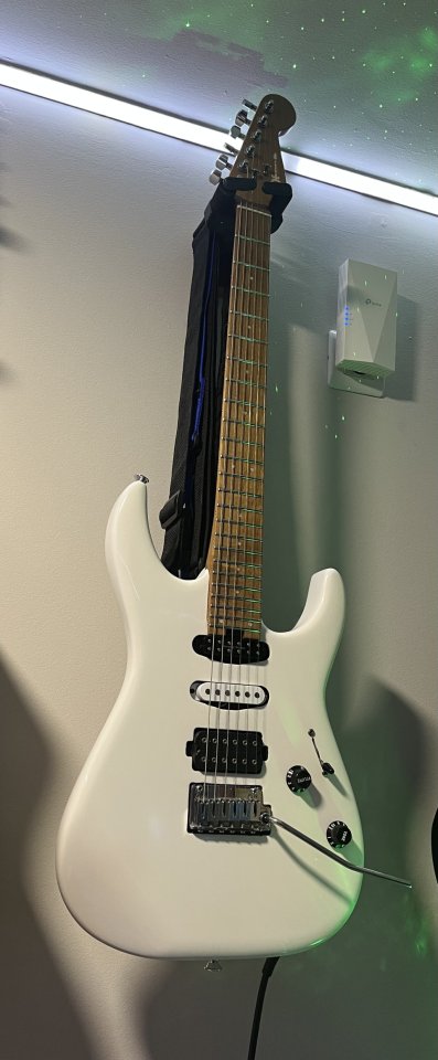 Cambio Charvel DK24 súper-mejorada. Cambio por probar otras guitarras