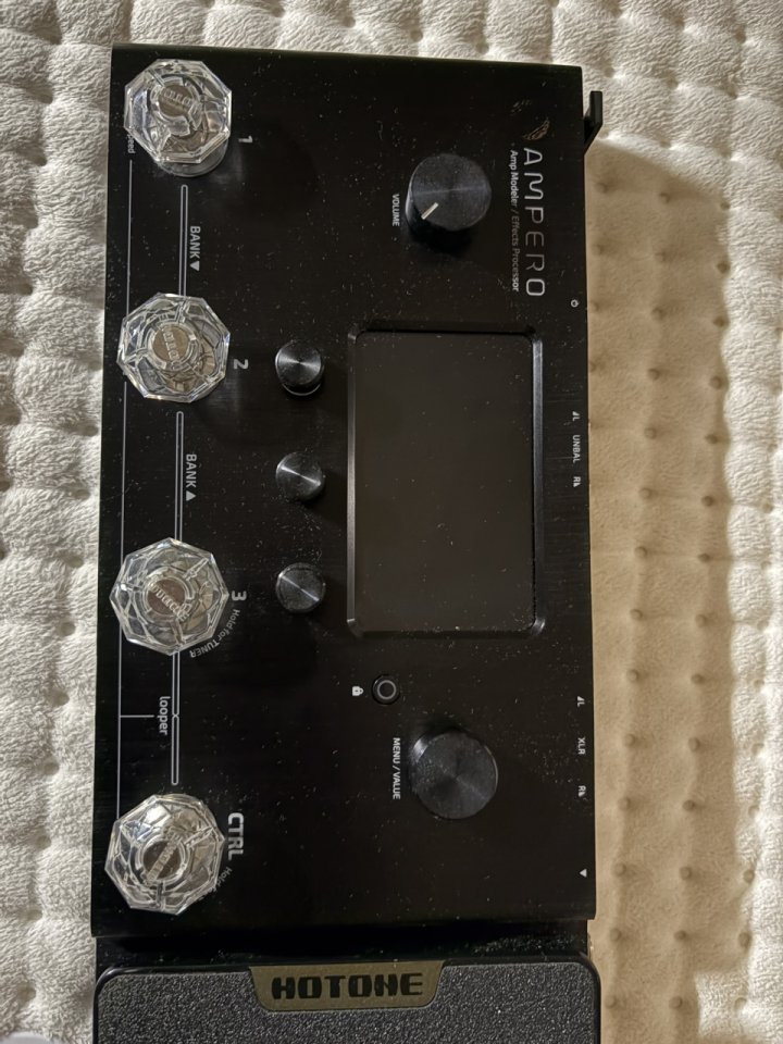 Pedalera multiefectos y modelador de amplificadores Hotone Ampero