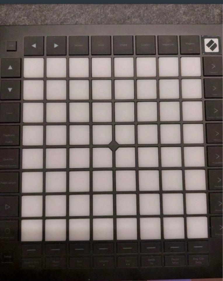 Novation Launchpad Pro mk3 de segunda mano · Foto 3 de 5 · Madrid · 190 €