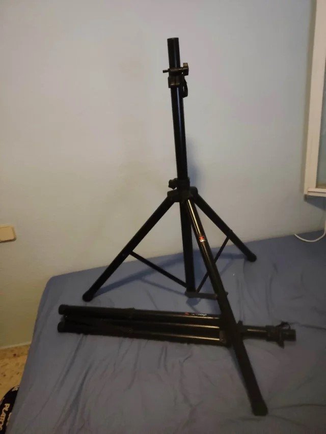 Pareja de pies para altavoz o PA con bolsa de transporte de segunda mano · Foto 1 de 7 · Alicante · 25 €