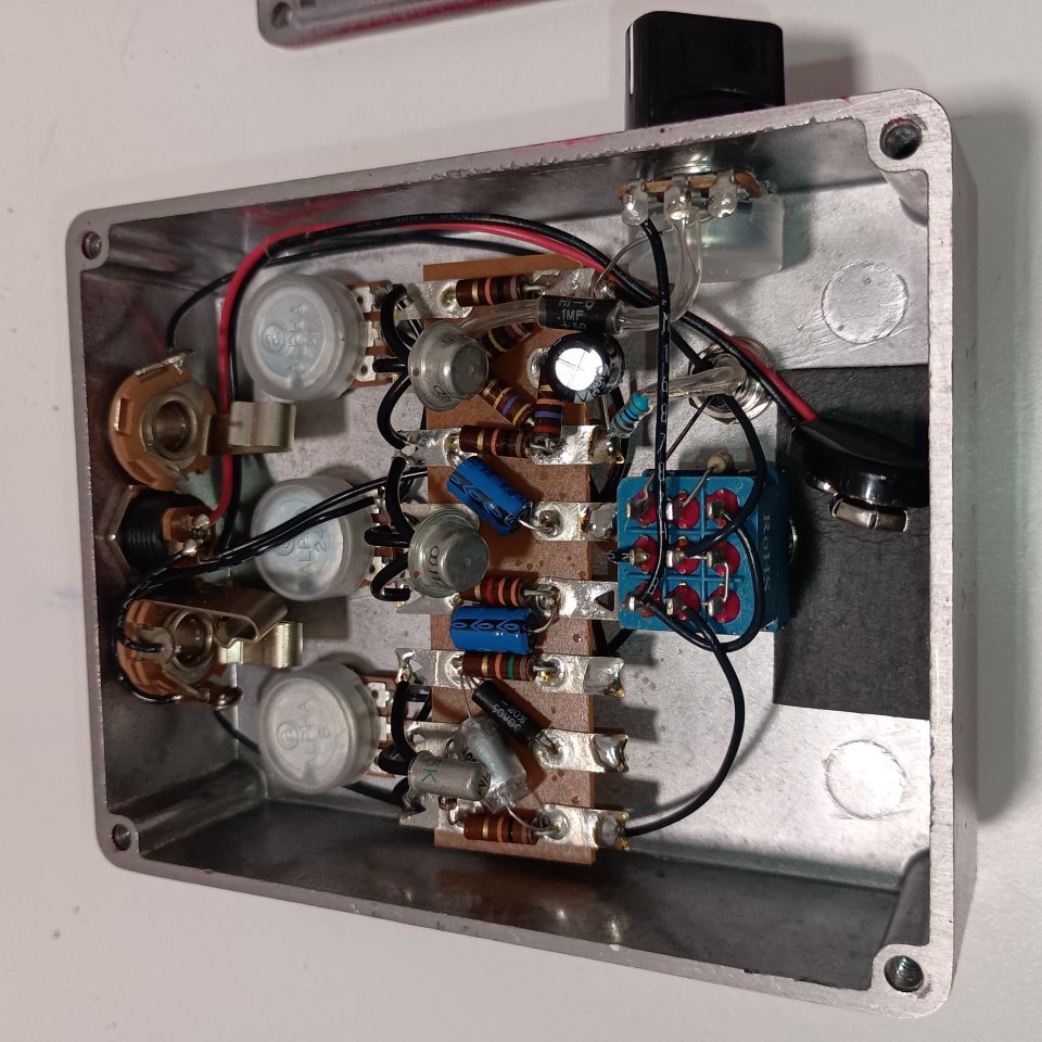 Pedal Klinger Buzz Fuzz de segunda mano · Foto 3 de 6 · Málaga · 225 €