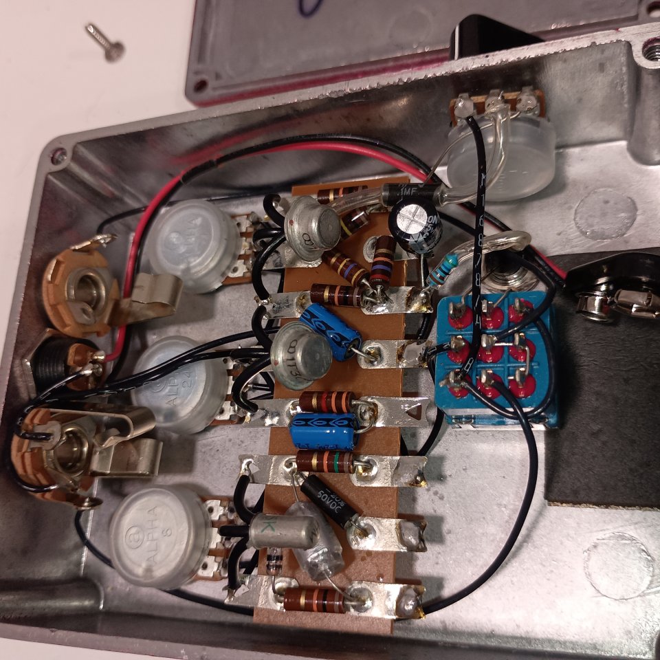 Pedal Klinger Buzz Fuzz de segunda mano · Foto 4 de 6 · Málaga · 225 €