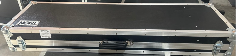 AKAI MPC KEY 61 + Flightcase + Soporte K&M Spider Baby + Funda para el soporte