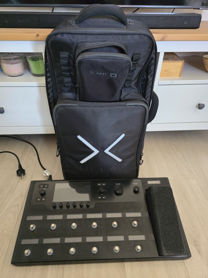 Line 6 Helix Floor + Funda Hx de segunda mano · Foto 6 de 8 · Burgos · 799 €