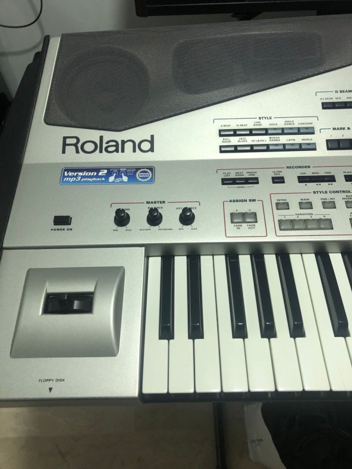 Roland E-80 Arranger / Ocasión - Por poco tiempo de segunda mano · Foto 2 de 7 · Valencia · 550 €