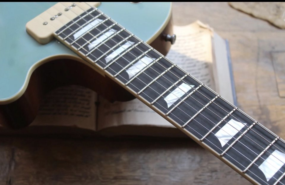 EASTMAN SB58/TV Fade Blue Limited Edition, HARDCASE, 3, 69 KG