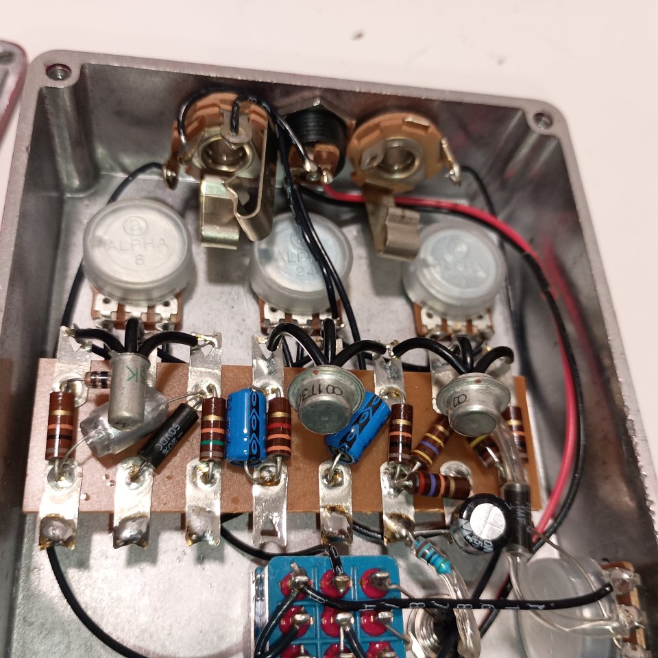 Pedal Klinger Buzz Fuzz de segunda mano · Foto 6 de 6 · Málaga · 225 €
