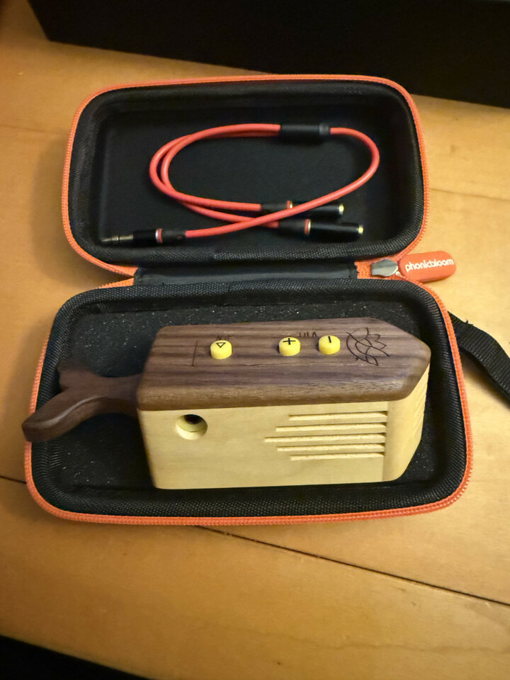 GLO polyphonic whale