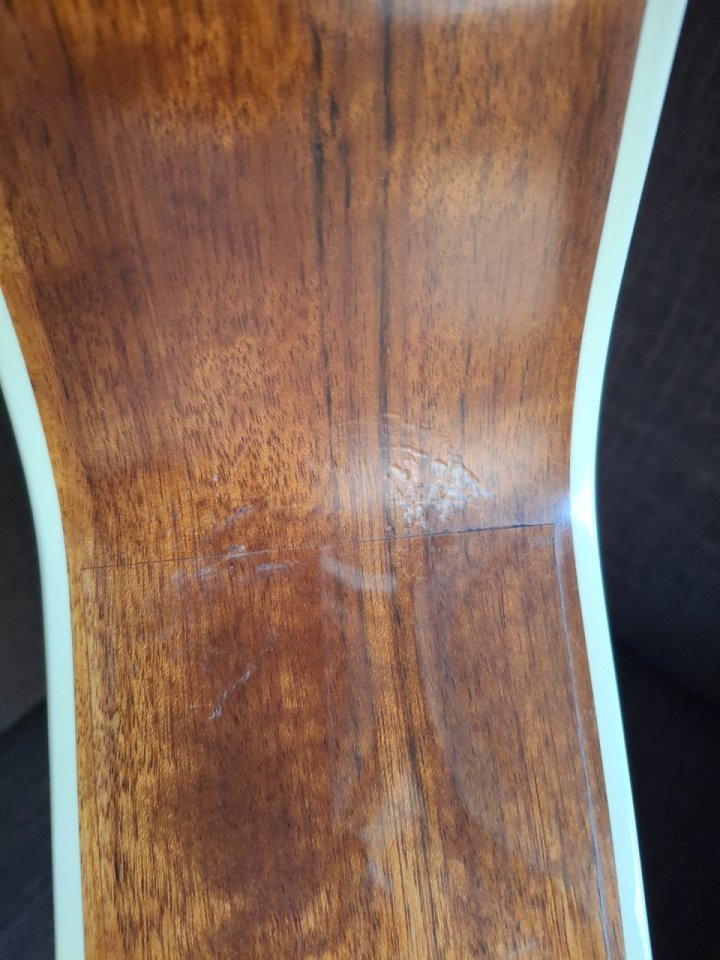 Taylor 414ce-N (nylon) 14 trastes.