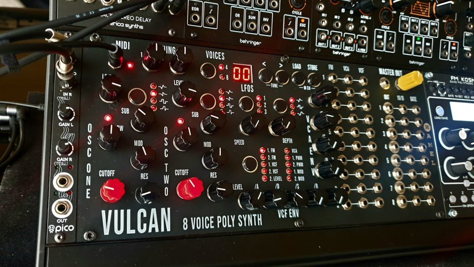 Cambio sintetizador Vulcan de 8 voces para Eurorack de segunda mano · Foto 1 de 4 · Ourense