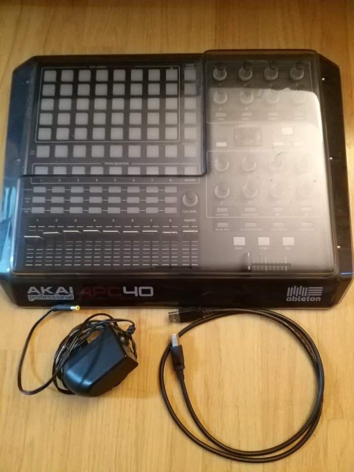 AKAI APC40 de segunda mano · Foto 2 de 2 · Barcelona · 150 €