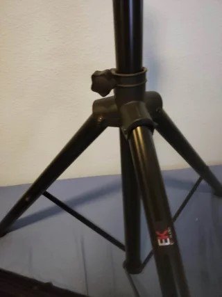 Pareja de pies para altavoz o PA con bolsa de transporte de segunda mano · Foto 7 de 7 · Alicante · 25 €
