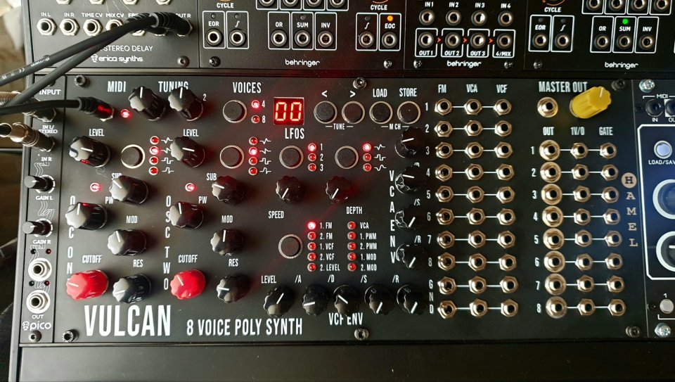 Cambio sintetizador Vulcan de 8 voces para Eurorack de segunda mano · Foto 2 de 4 · Ourense