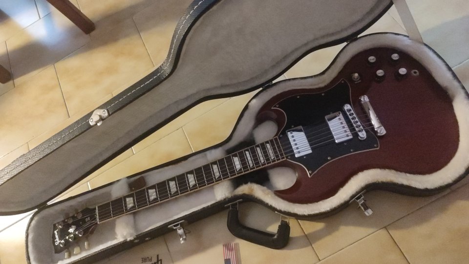 Gibson SG standard cherry de segunda mano · Foto 1 de 5 · Asturias · 1050 €