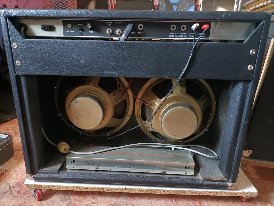 Guyatone Reverb Custom (Fender Twin Reverb clon) Fujigen-Gakki 70's Japón de segunda mano · Foto 4 de 8 · Alicante · 850 €