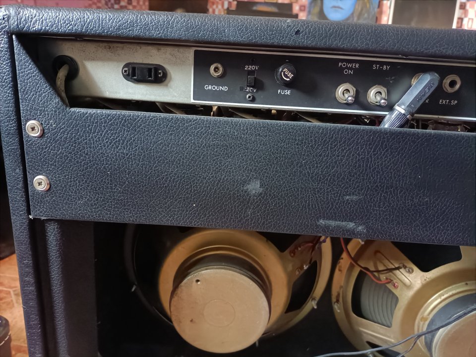 Guyatone Reverb Custom (Fender Twin Reverb clon) Fujigen-Gakki 70's Japón de segunda mano · Foto 5 de 8 · Alicante · 850 €