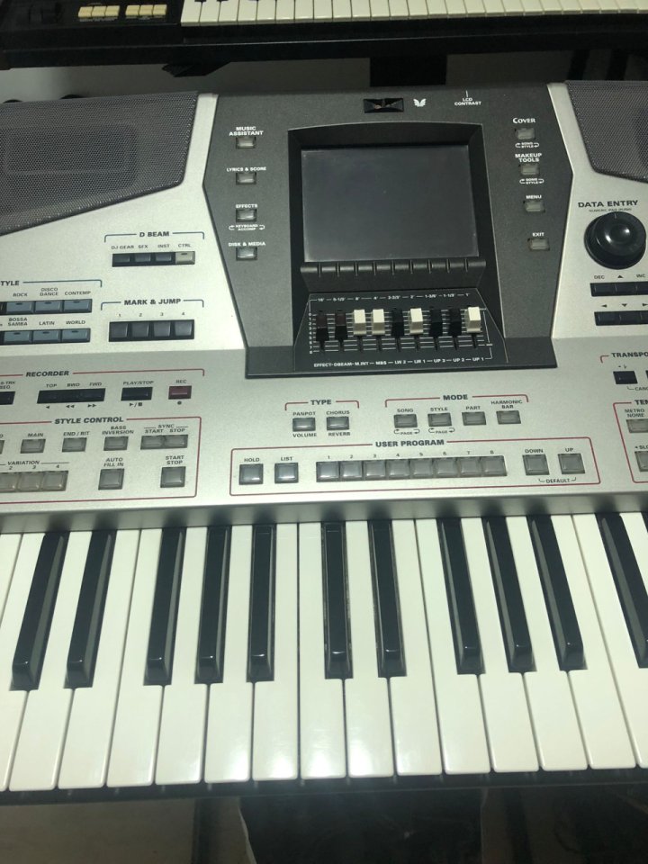 Roland E-80 Arranger / Ocasión - Por poco tiempo de segunda mano · Foto 3 de 7 · Valencia · 550 €