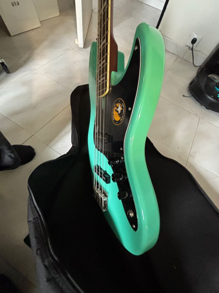 Sire Marcus Miller V5R