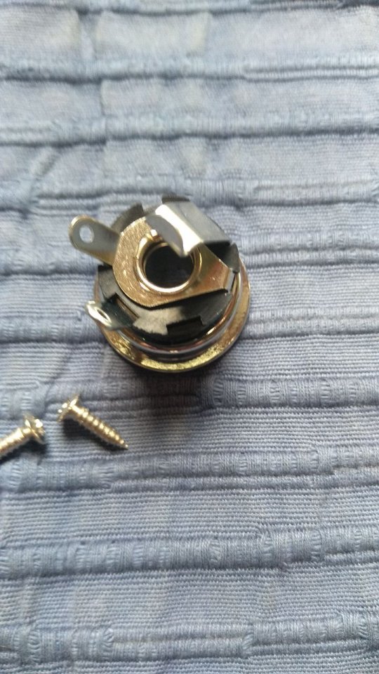 Jack con Cazoleta para Telecaster NUEVO.. 2 tormillos de segunda mano · Foto 3 de 3 · Valencia · 10 €