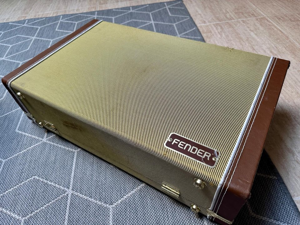 FENDER board case medium (maleta)
