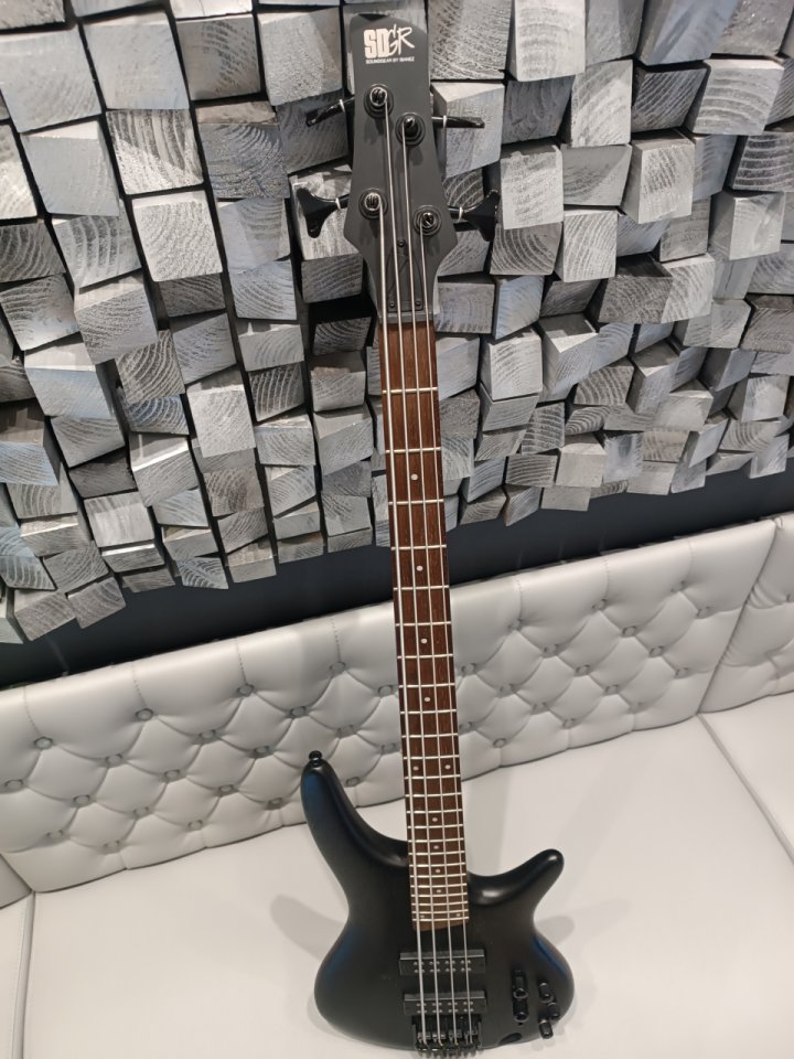 Bajo Ibanez SR300EB-WK