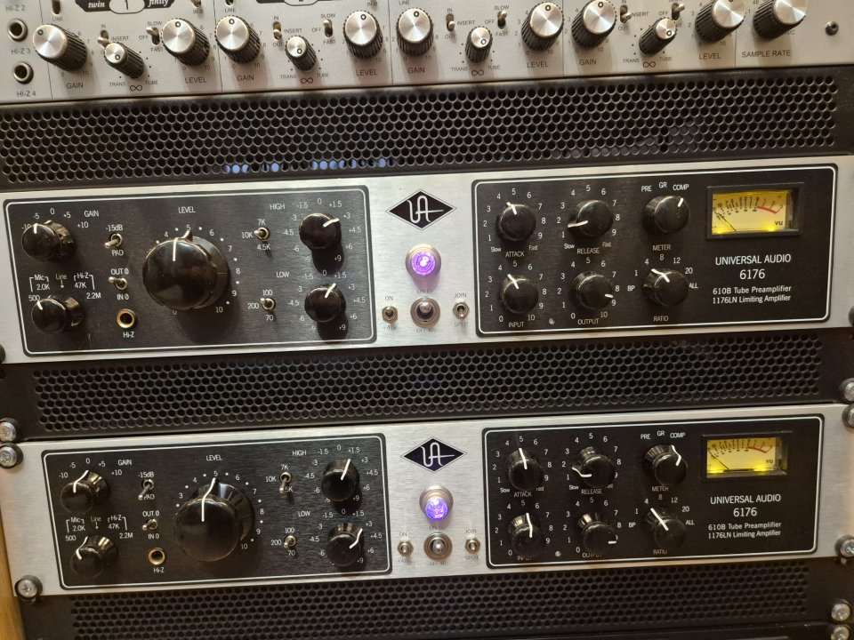 Channel Strip 6176 Universal Audio - 2 Unidades identicas de segunda mano · Foto 1 de 3 · Valencia · 2000 €
