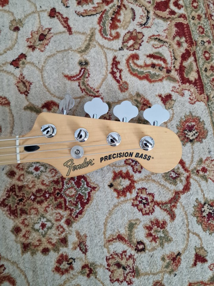 Fender precision deluxe bass