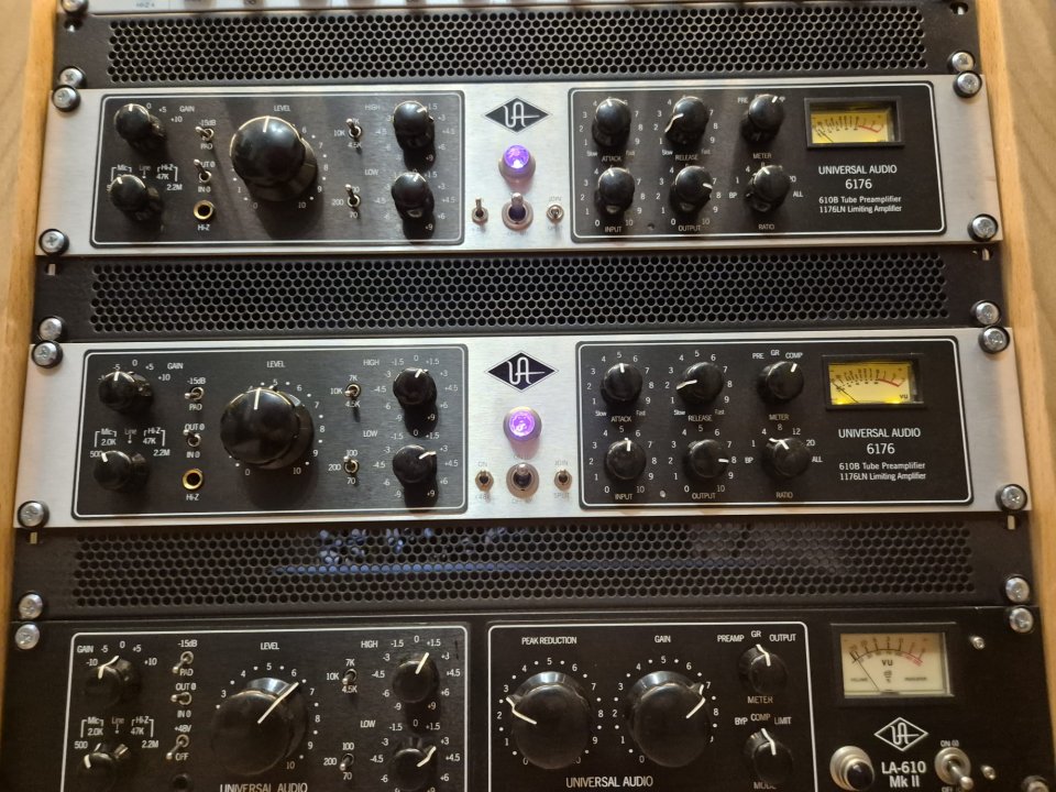 Channel Strip 6176 Universal Audio - 2 Unidades identicas de segunda mano · Foto 2 de 3 · Valencia · 2000 €