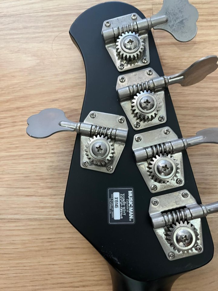 Bajo eléctrico Ernie ball musicman sub 5 de segunda mano · Foto 4 de 7 · Murcia · 1250 €