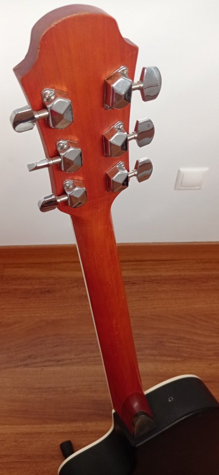 Guitarra electroacústica Aria de segunda mano · Foto 7 de 10 · Cuenca · 150 €