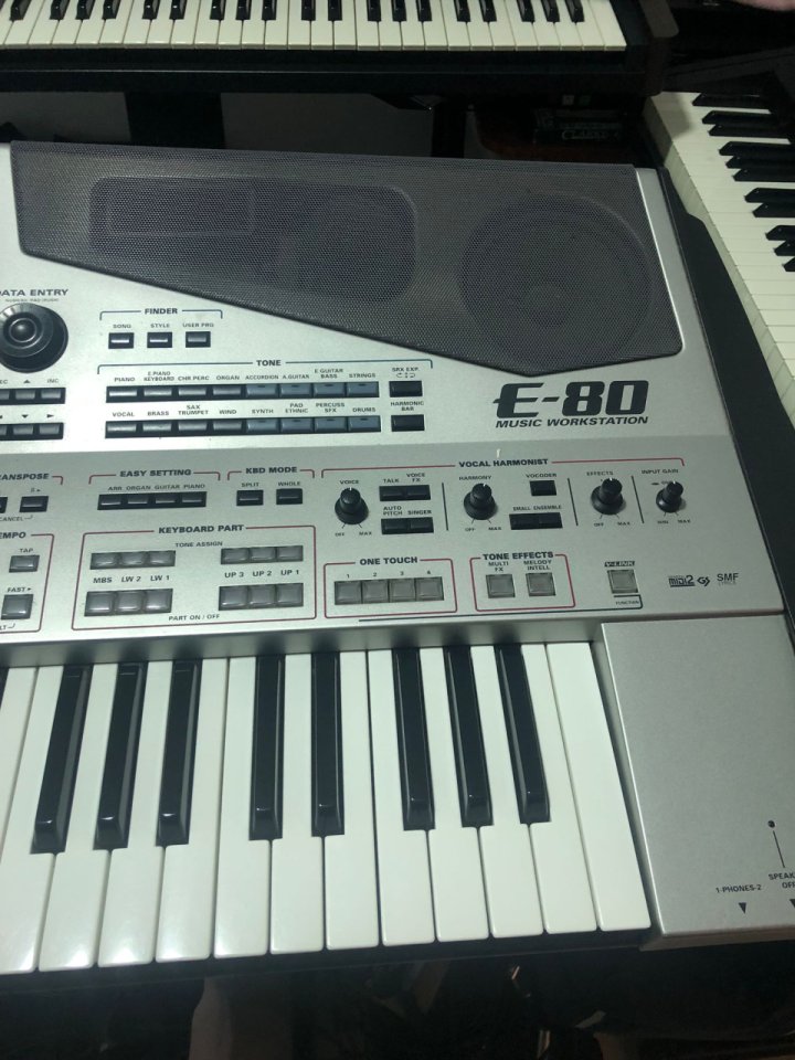 Roland E-80 Arranger / Ocasión - Por poco tiempo de segunda mano · Foto 4 de 7 · Valencia · 550 €