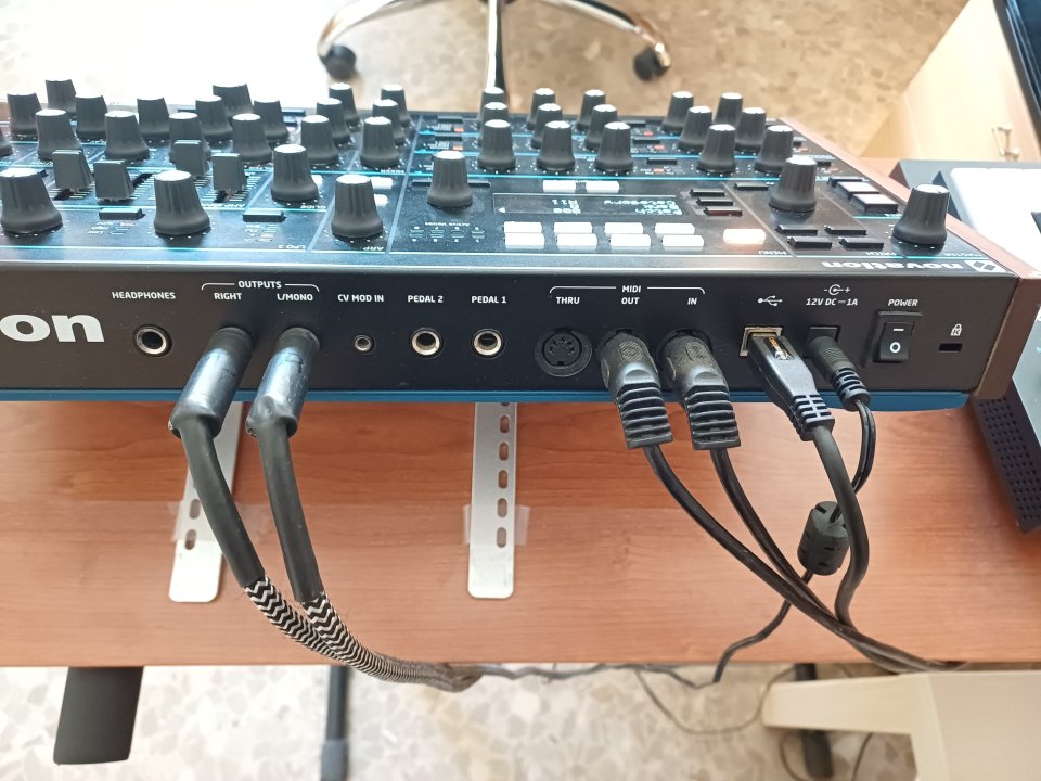 Novation PEAK en excelente estado