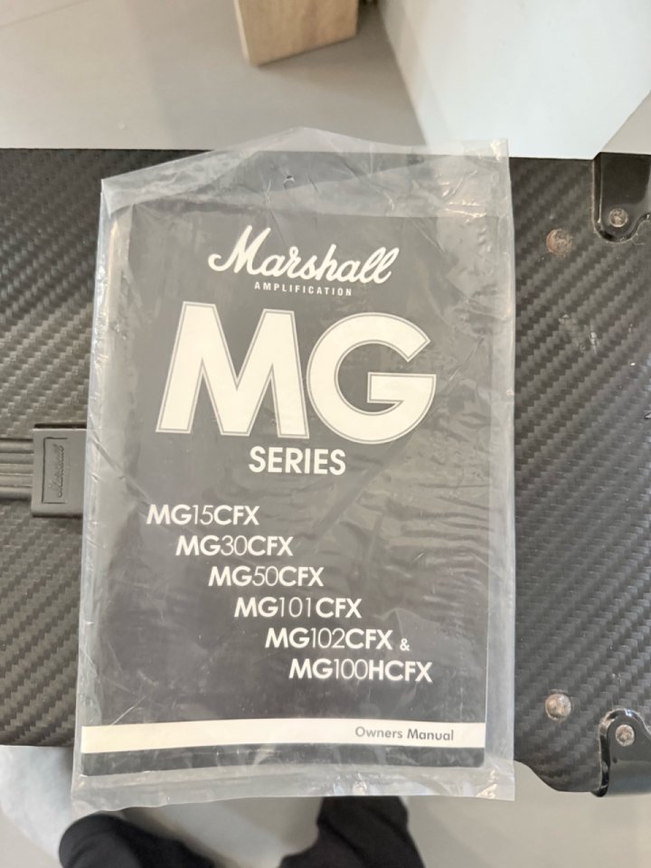 Marshall MG102CFX Amplificador Combo 100W Carbono de segunda mano · Foto 5 de 5 · Alicante · 200 €
